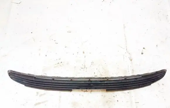 Opel Vectra B Front bumper lower grill 90464532