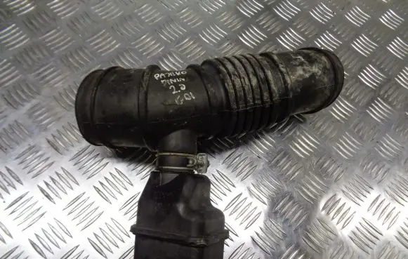 Mitsubishi Pajero Air intake hose/pipe