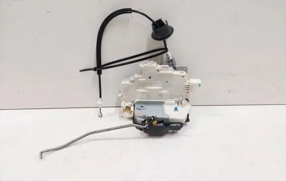 Audi A8 S8 D3 4E Front door lock 4F2837016B