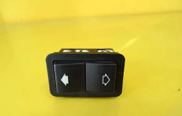 BMW 5 E39 Electric window control switch 8368974
