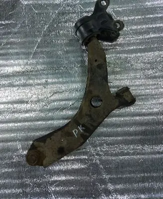 Mazda 3 II Front lower control arm/wishbone 6V613C339