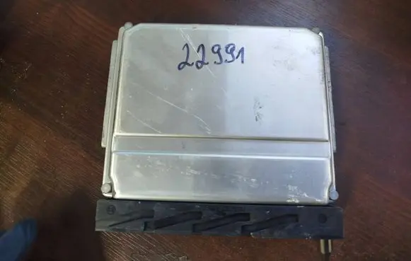 Volvo S60 Engine control unit/module 0261208289 1039s15177