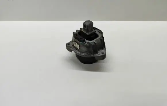 Engine mount bracket