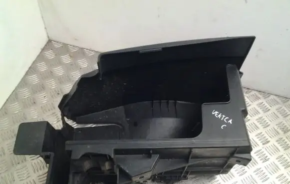 Opel Vectra C Battery box tray 24413805