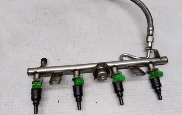 Mercedes-Benz C W203 Fuel main line pipe A1110780292
