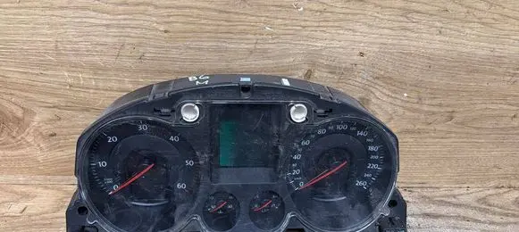 Volkswagen PASSAT B6 Speedometer (instrument cluster) 3C0920870Q
