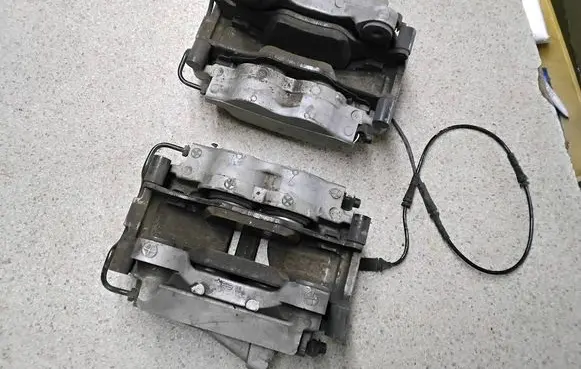 BMW 5 G30 G31 G38 Front brake caliper 6885840 6885839