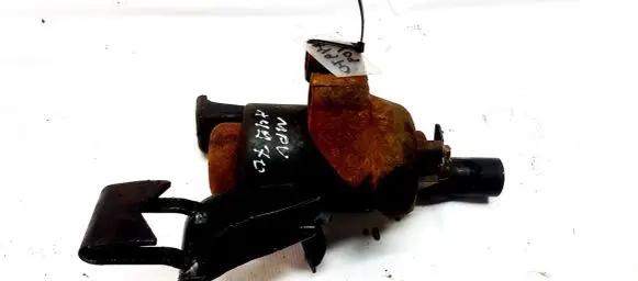 Mazda MPV Engine mount bracket
