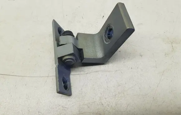 BMW 5 E60 E61 Front door upper hinge 7068073