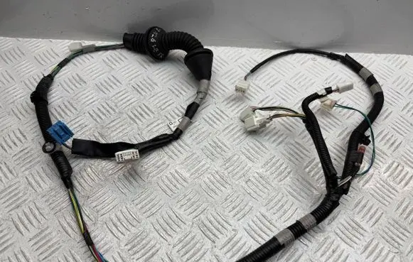 Toyota Verso Front door wiring loom 821510F070 821510F070A