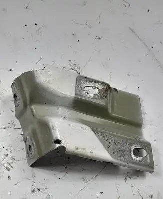 Volvo XC90 Fender mounting bracket 2K5821135 451604S