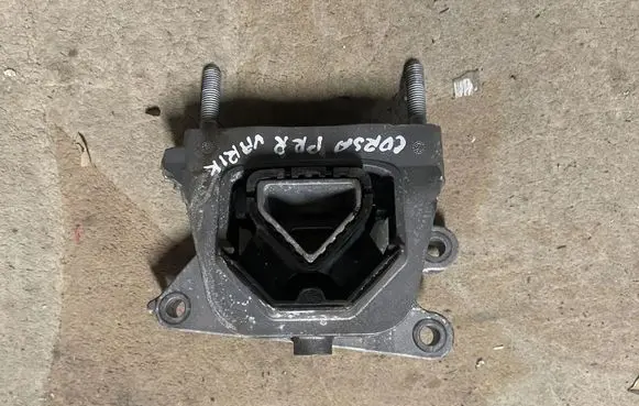 Opel Corsa F Engine mount bracket 9826533880