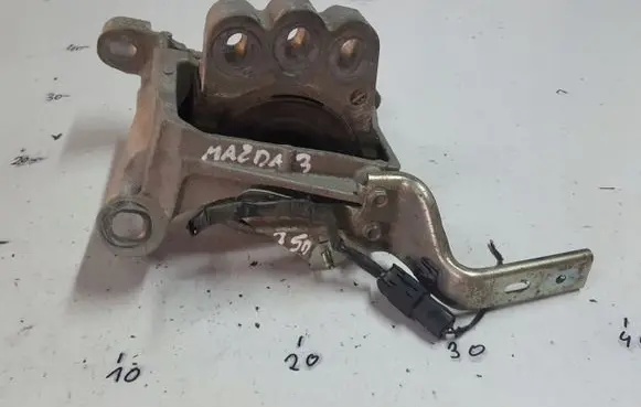 Mazda 3 III Engine mount bracket 