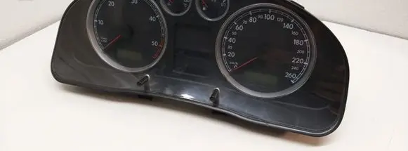 Volkswagen PASSAT B5.5 Speedometer (instrument cluster) 88311245 3B0920