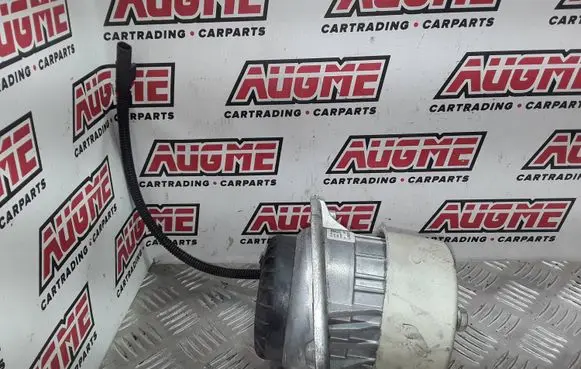 Engine mount vacuum valve