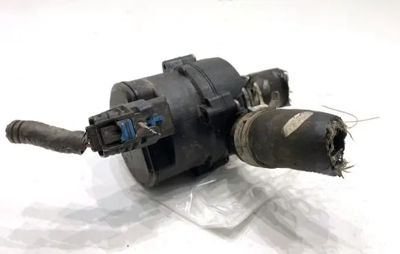 Nissan Qashqai Oil filter mounting bracket 144B06803R