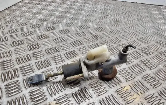 Nissan Almera Tino Master brake cylinder