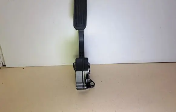 Toyota RAV 4 (XA30) Accelerator throttle pedal 7811042010 1988007270 12G22A0575