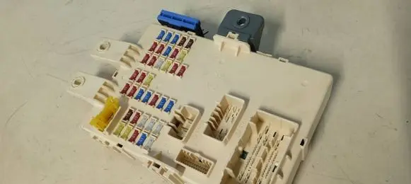 KIA Sportage Fuse module 919503W043