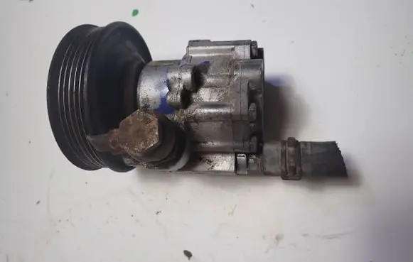 Volkswagen Golf IV Power steering pump 030145269A