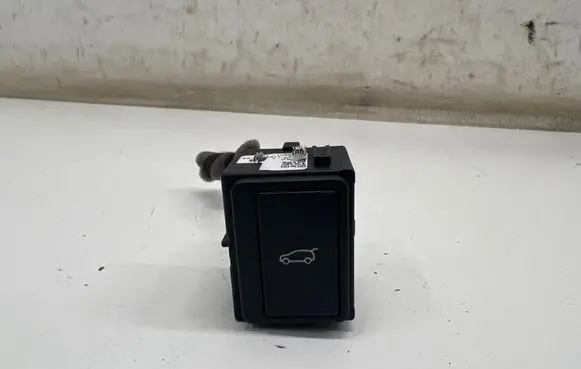 Jaguar I-Pace Tailgate opening switch
