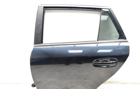 Toyota Avensis T270 Rear door