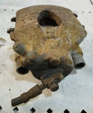 Volkswagen Golf V Front brake caliper