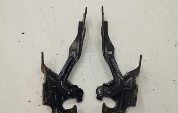 Mazda CX-7 Engine bonnet/hood hinges