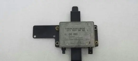 Mercedes-Benz CLS C219 Aerial antenna amplifier A2118200885
