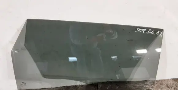 KIA Sorento Rear door window glass