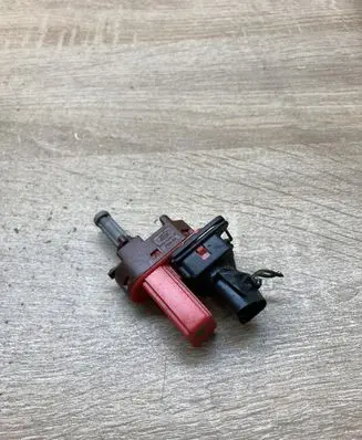 Ford Mondeo Mk III Brake pedal sensor switch 95BB7C534AC