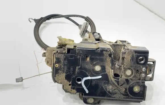Volkswagen Caddy Front door lock 3B1837015