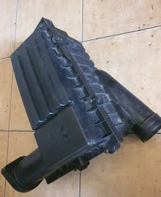 Volkswagen Caddy Air filter box 3C0129607BE 1K0183B