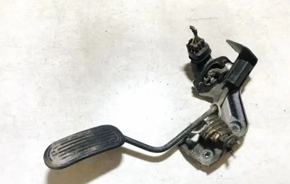 Toyota Avensis Verso Accelerator throttle pedal