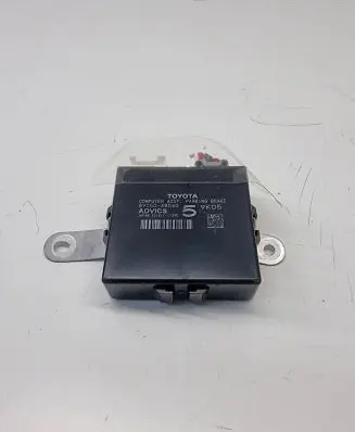 Lexus RX 450H Hand brake control module 8905048040