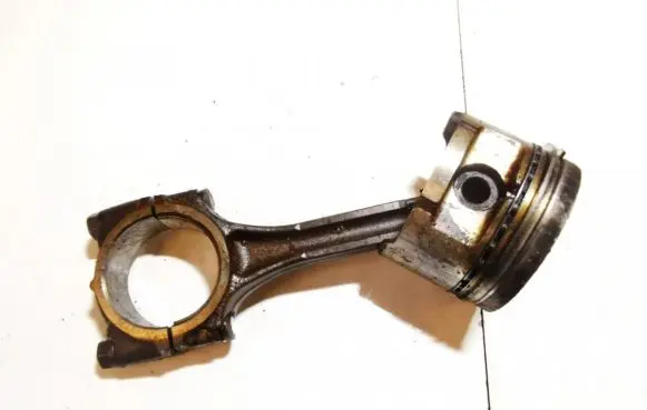 Hyundai Accent Piston with connecting rod