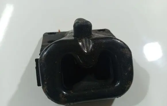 Audi A2 Rear door lock loop/hook striker 8Z0885299A