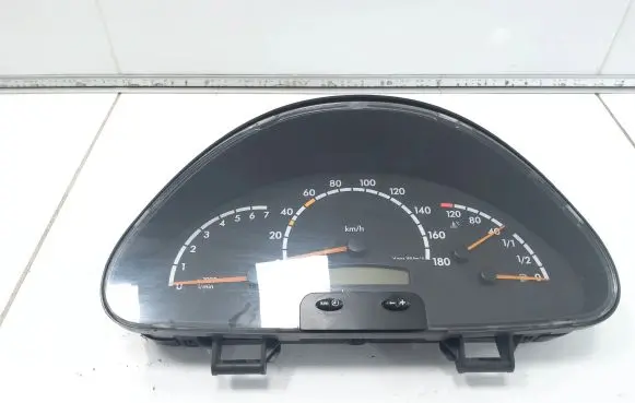 Speedometer (instrument cluster)