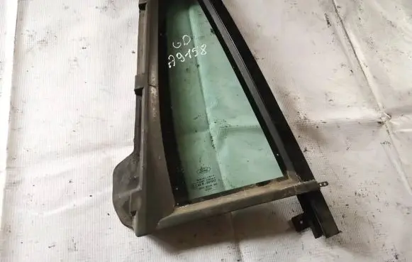 Ford Mondeo Mk III Rear vent window glass as2