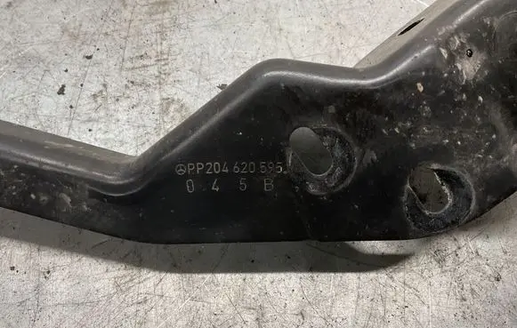 Mercedes-Benz C W204 Front bumper mounting bracket A2046200185