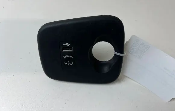 Mini One - Cooper F56 F55 USB socket connector 9270579