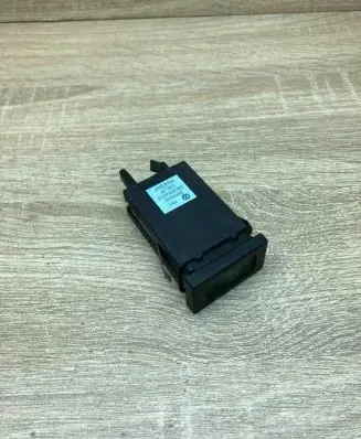 Volkswagen PASSAT B5 Windscreen/window heater switch 3B0959621B