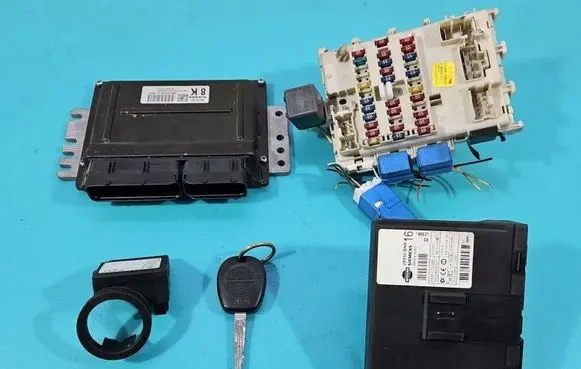 Nissan Almera N16 Engine control unit/module ECU MEC32220 IMPRK1541639