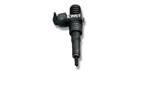 Volkswagen Golf V Fuel injector 038130073AG