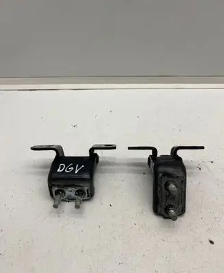 Suzuki Vitara (LY) Rear door lower hinge 68L