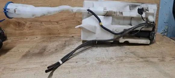 Volvo XC60 Windshield washer fluid reservoir/tank 30753424