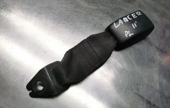 Mitsubishi Lancer X Front seatbelt buckle