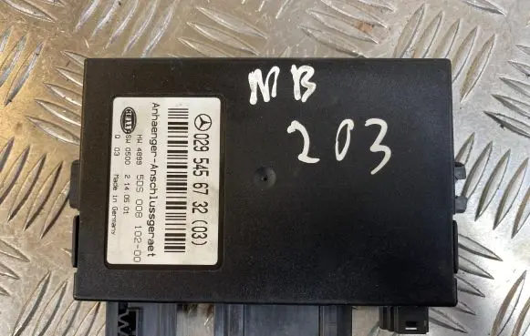 Mercedes-Benz C W203 Tow bar relay 0295456732 5DS00810200