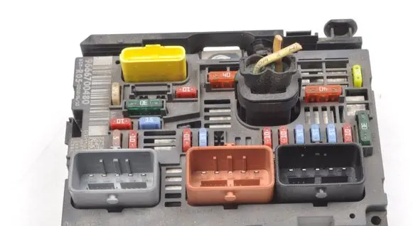 Citroen C4 I Fuse box set 9666700480