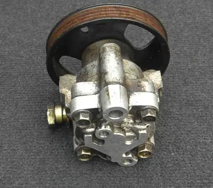 Nissan NP300 Power steering pump